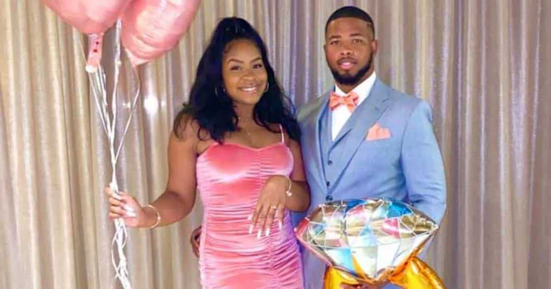 Couple Who Started Talking on Facebook DM Get Engaged After Dating for 1 Year Couple Who Started Talking on Facebook DM Get Engaged After Dating for 1 Year