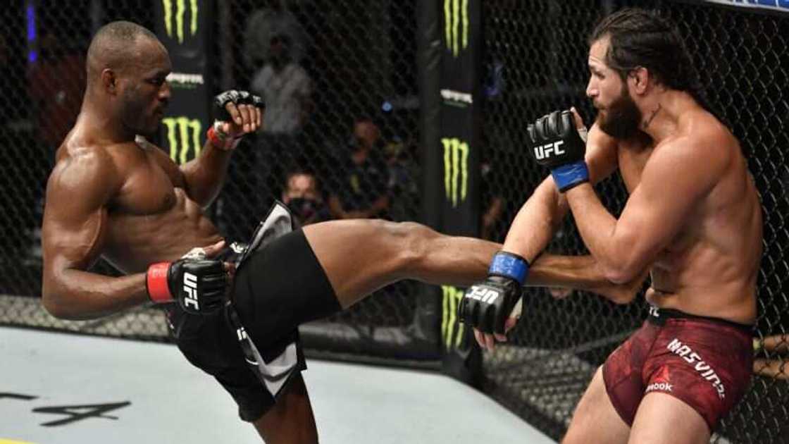 Buhari ya taya Usman murnar zama shagon gasar damben UFC
Source: Twitter Buhari ya taya Usman murnar zama shagon gasar damben UFC
Source: Twitter