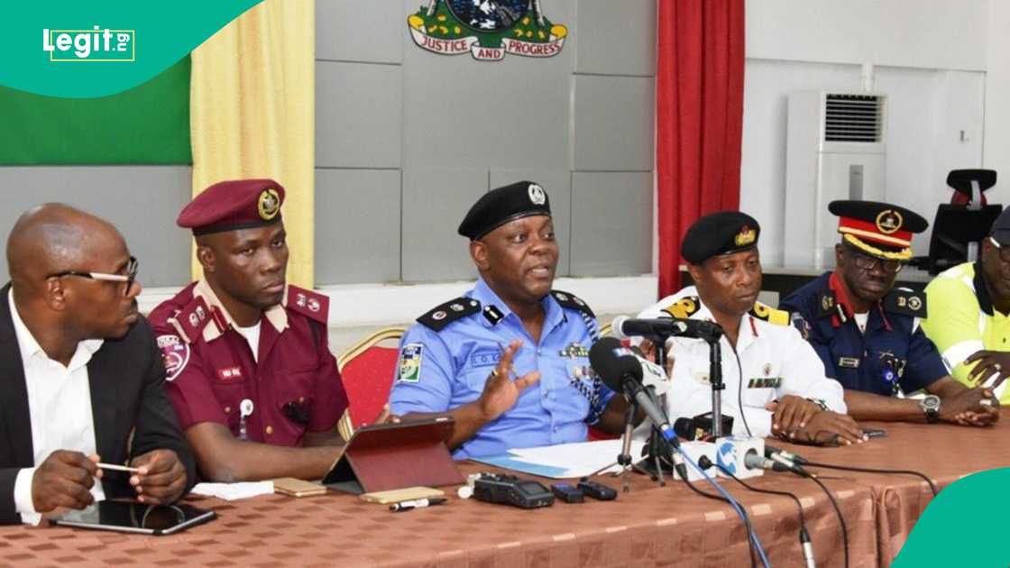 Fire outbreak in Oyingbo, Lagos, claimed the life of a 103-year-old woman as LASEMA confirmed the destruction of rooms, shops and household properties in the residential building.