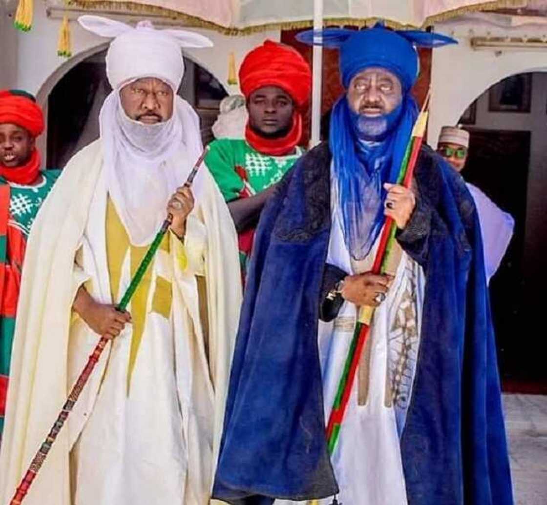 Sarkin Kano da Sarkin Bichi sun kai ziyarar mubaya'a ga sarkin Gwandu Sarkin Kano da Sarkin Bichi sun kai ziyarar mubaya'a ga sarkin Gwandu