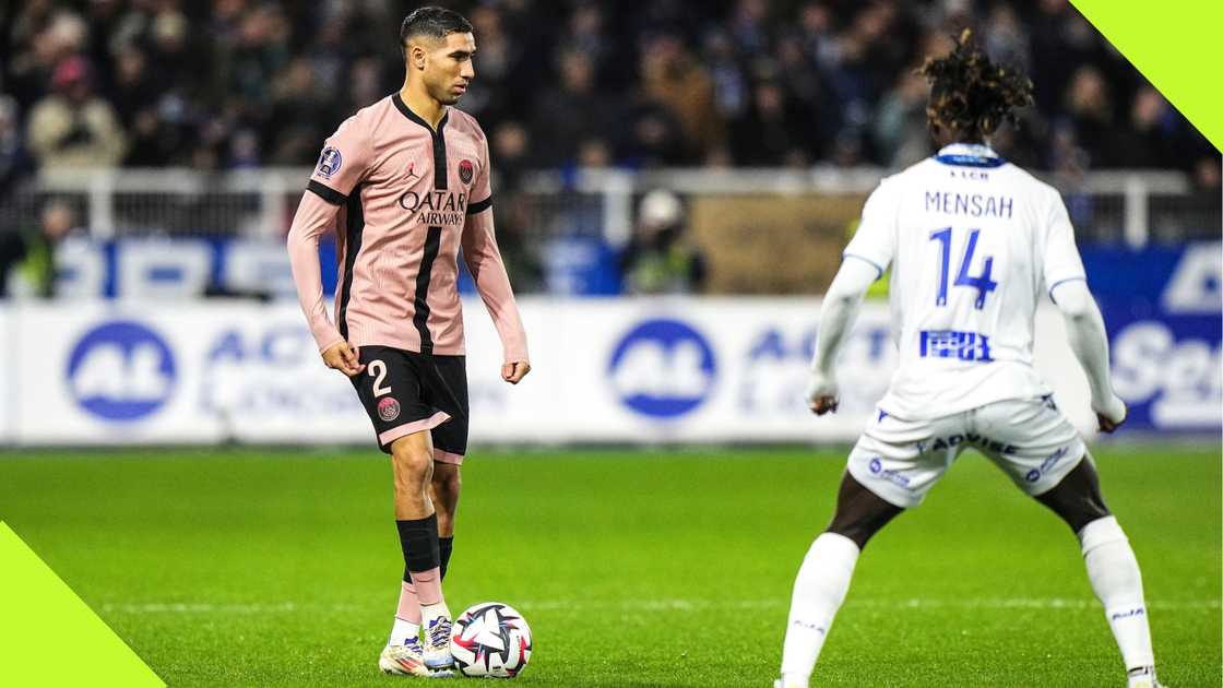 Achraf Hakimi, Gideon Mensah, Paris Saint-Germain, AJ Auxerre, Parc des Princes, Paris, Ligue 1. Achraf Hakimi, Gideon Mensah, Paris Saint-Germain, AJ Auxerre, Parc des Princes, Paris, Ligue 1.