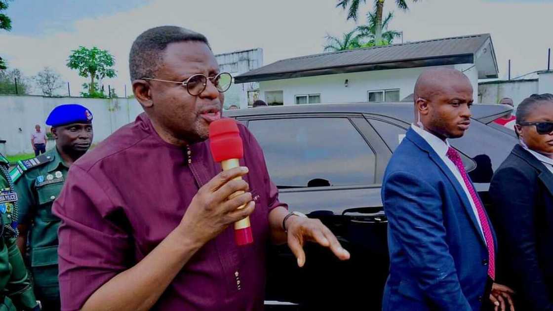 Ana zargin yan sandan gwamna sun harbe matashi Ana zargin yan sandan gwamna sun harbe matashi