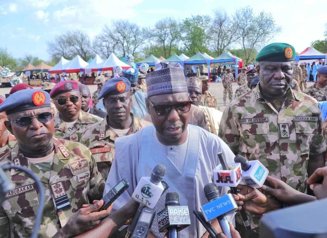 Gwamna Zulum ya yabawa sojoji Gwamna Zulum ya yabawa sojoji