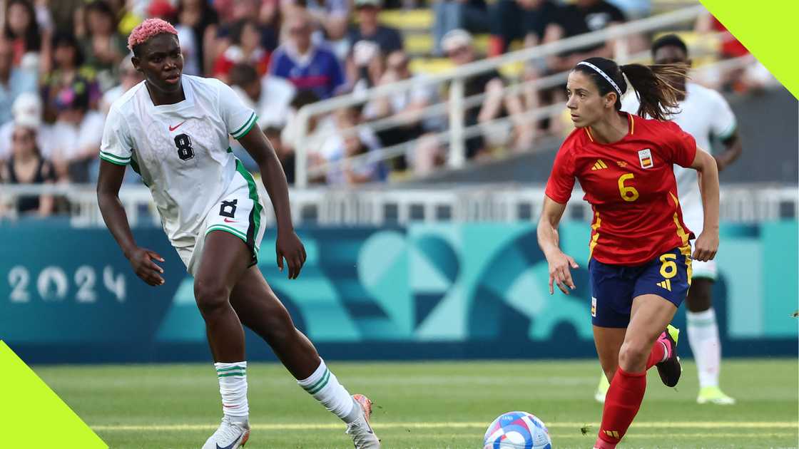 Asisat Oshoala playing against former Barcelona teammate Aitana Bonmati.