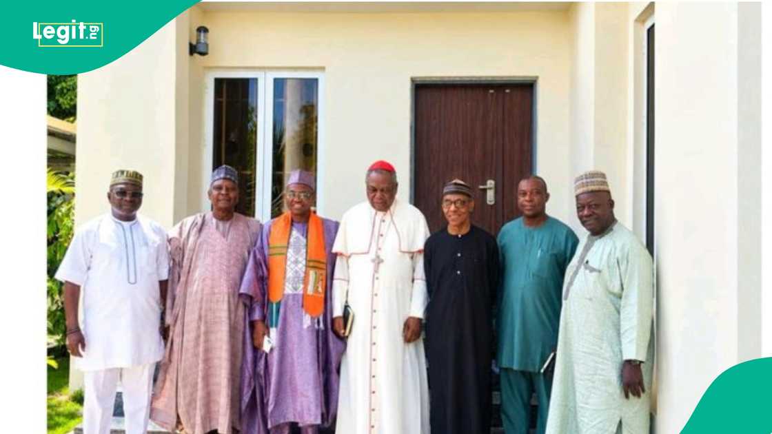 Cardinal Onaiyekan da 'yan G100 Cardinal Onaiyekan da 'yan G100