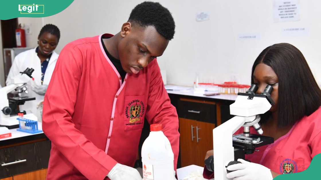 Benson Idahosa University students in the laboratory Benson Idahosa University students in the laboratory