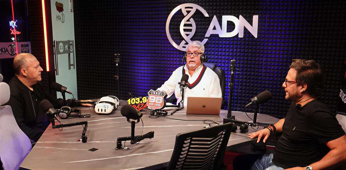 Sebastián Marroquín and Luis Corripio engage during a live broadcast of ADN Digital Media Sebastián Marroquín and Luis Corripio engage during a live broadcast of ADN Digital Media