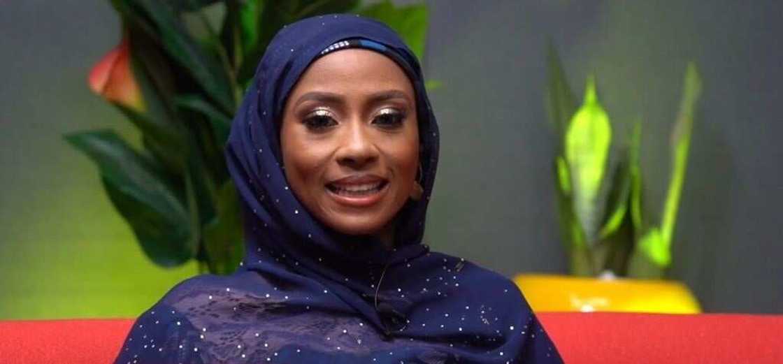 Kullun burinka ka zagi yan fim: Maryam Booth ta yi martani ga Naziru sarkin waka Kullun burinka ka zagi yan fim: Maryam Booth ta yi martani ga Naziru sarkin waka