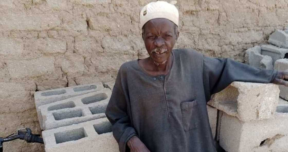 Ci da ceto: Wasu na kokarin damfarar mutane da sunan dattijon da yaye rufin gidansa don biyan kudin fansa Ci da ceto: Wasu na kokarin damfarar mutane da sunan dattijon da yaye rufin gidansa don biyan kudin fansa