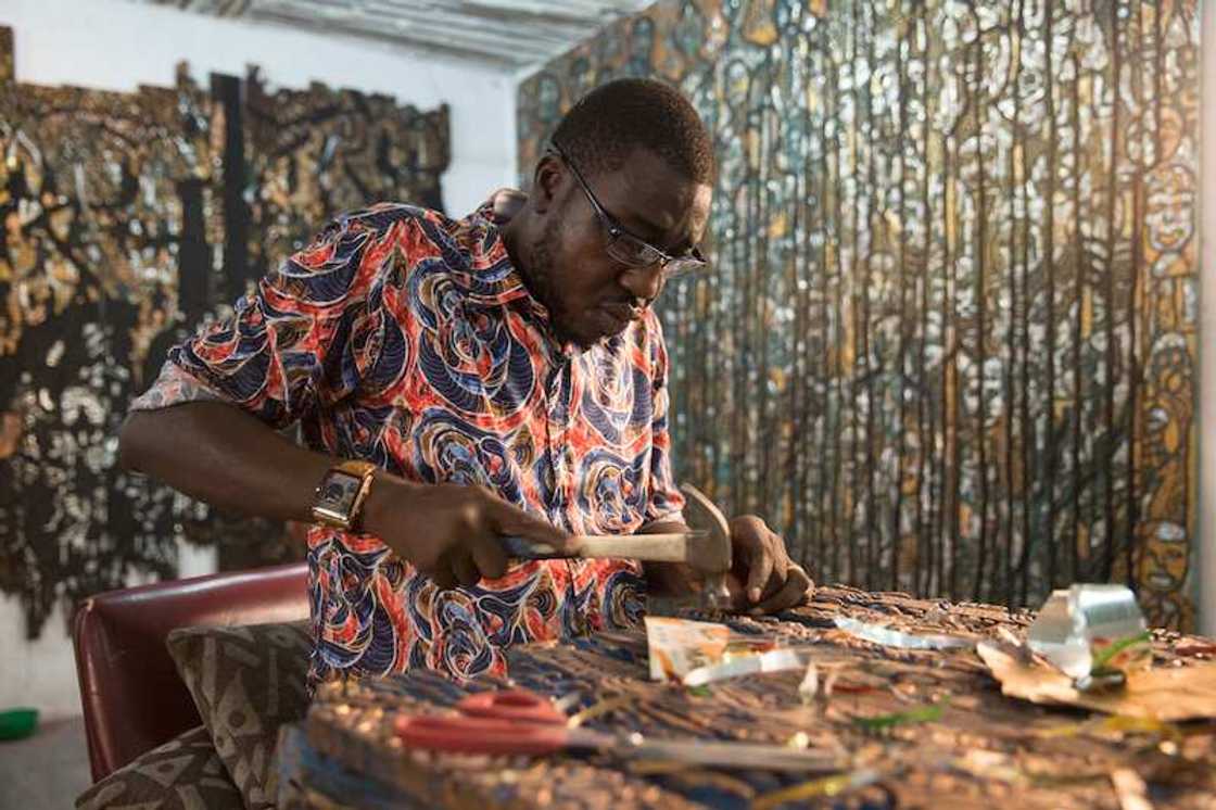 Gerald Chukwuma: Nigerian man who rose from street hawker to become world-famous artist Gerald Chukwuma: Nigerian man who rose from street hawker to become world-famous artist
