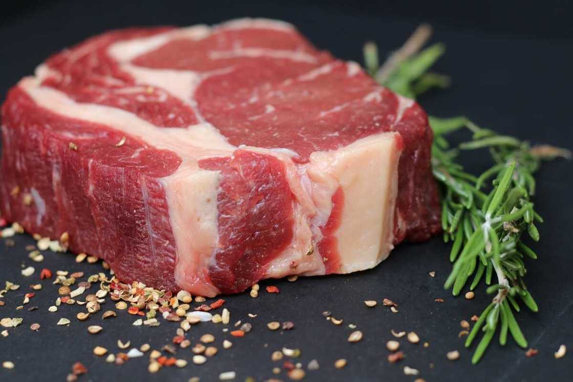 Brisket bone or biscuit bone? Definition and pronunciation Brisket bone or biscuit bone? Definition and pronunciation