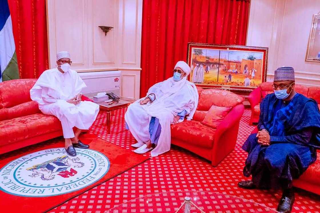 Hotunan ziyarar Shehu Dahiru Bauchi zuwa fadar shugaba Buhari Hotunan ziyarar Shehu Dahiru Bauchi zuwa fadar shugaba Buhari