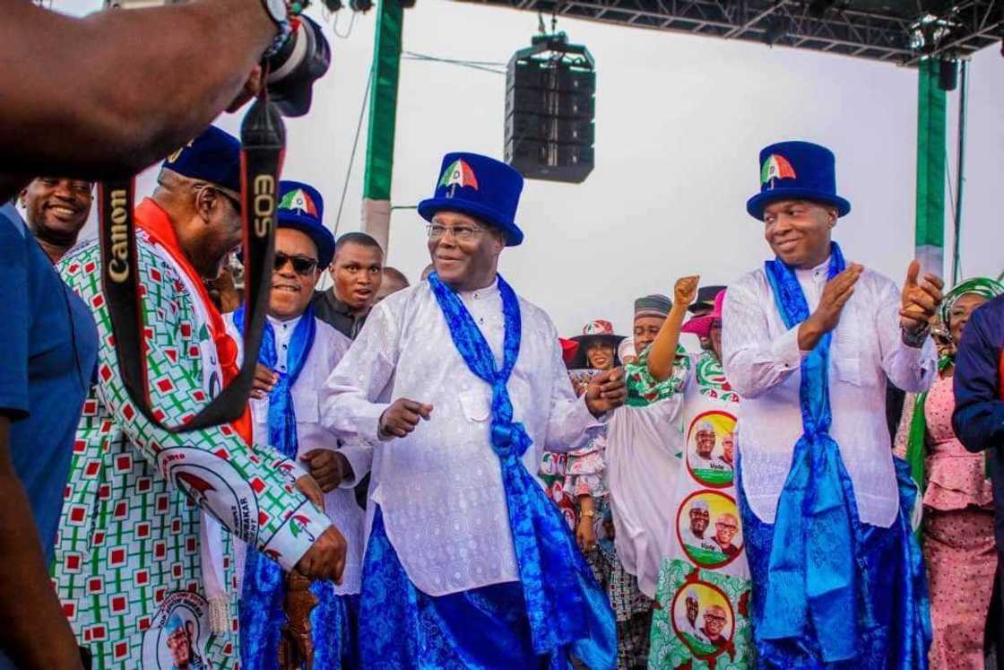 Atiku Abubakar in Calabar port. Atiku Abubakar in Calabar port.