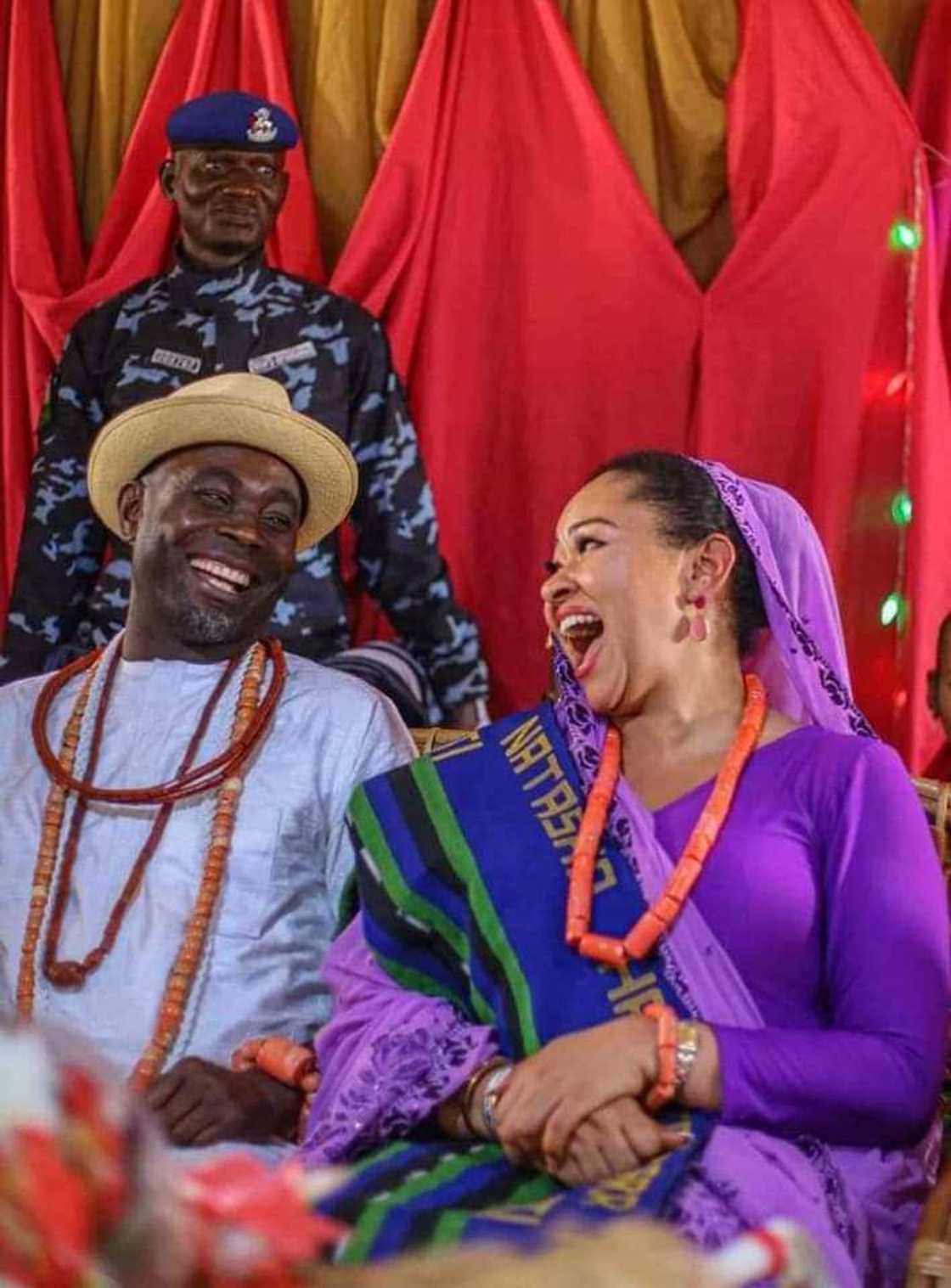 Kyawawan hotunan 'yar takarar gwamnan Kogi yayin da za ta amarce da rabin ranta, ta sanar da ranar biki Kyawawan hotunan 'yar takarar gwamnan Kogi yayin da za ta amarce da rabin ranta, ta sanar da ranar biki