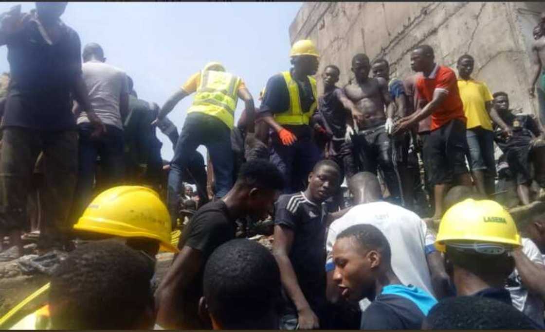 Hotunan ginin makarantan da ya rubzo kan dalibai a Legas Hotunan ginin makarantan da ya rubzo kan dalibai a Legas