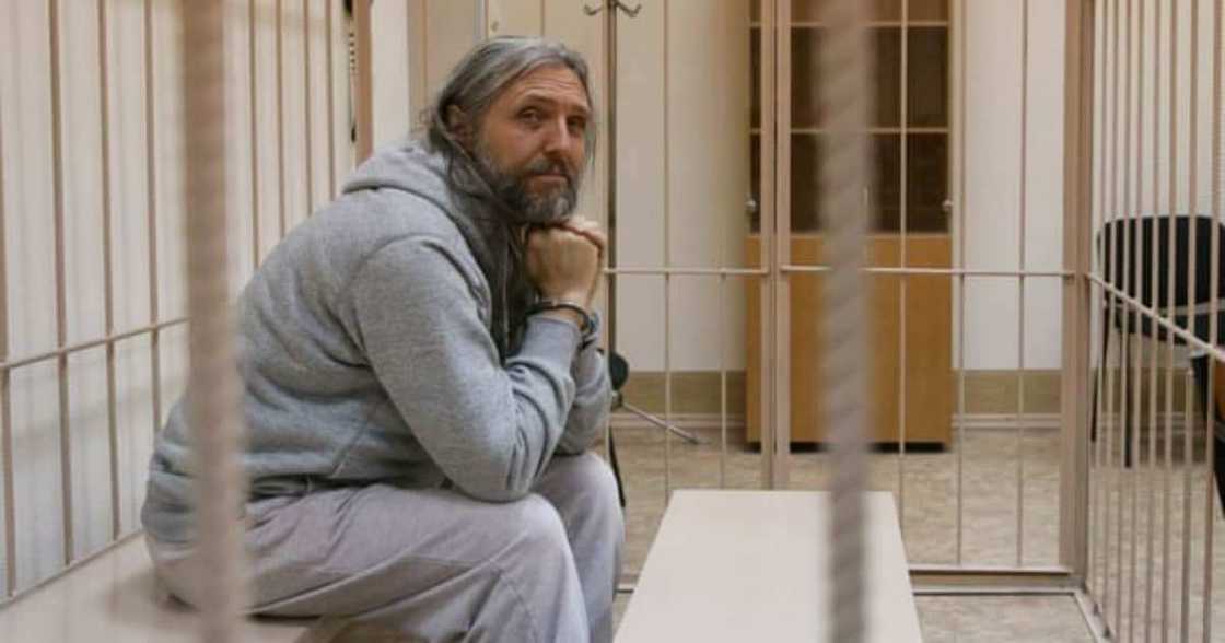 'Yan sanda sun kama wani Bature da yake ikirarin cewa shi Annabi Isah ne ya dawo duniya 'Yan sanda sun kama wani Bature da yake ikirarin cewa shi Annabi Isah ne ya dawo duniya