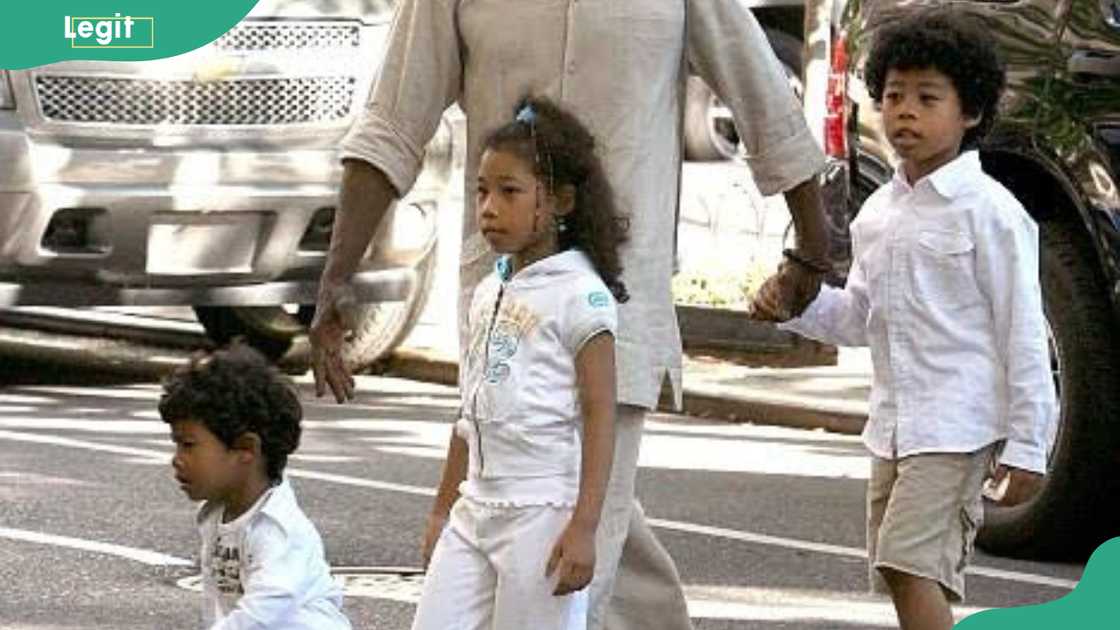 Wesley Snipes' kids, Akhenaten, Iset, Alaafia, and Alimayu walking with their dad on the streets