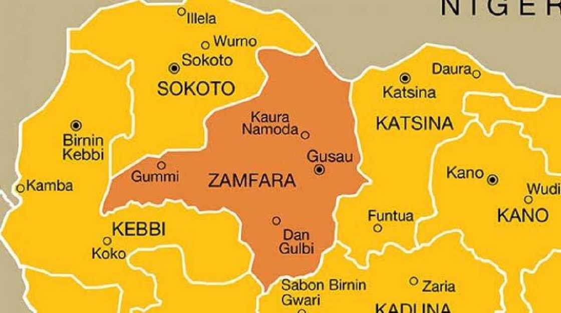 Masu Zanga-Zanga Sun Kai Gawarwaki Fadar Sarkin Zurmi a Zamfara Masu Zanga-Zanga Sun Kai Gawarwaki Fadar Sarkin Zurmi a Zamfara