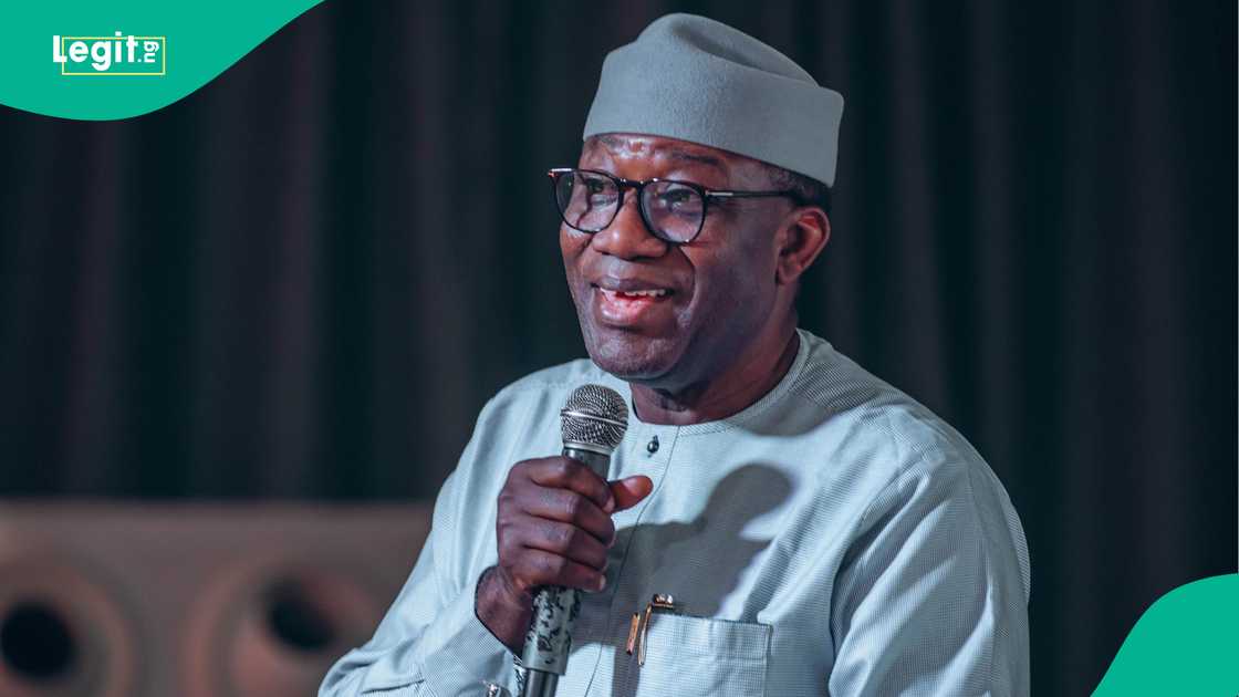 Tsohon gwamnan Ekiti ya ce APC na iya fuskantar rikici saboda zabukan fitar da gwani. Tsohon gwamnan Ekiti ya ce APC na iya fuskantar rikici saboda zabukan fitar da gwani.