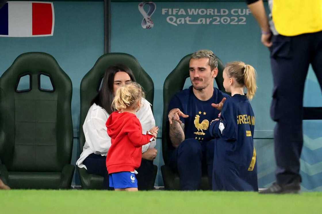 Erika Choperena et Antoine Griezmann, heureux parents d'Amaro et Mia