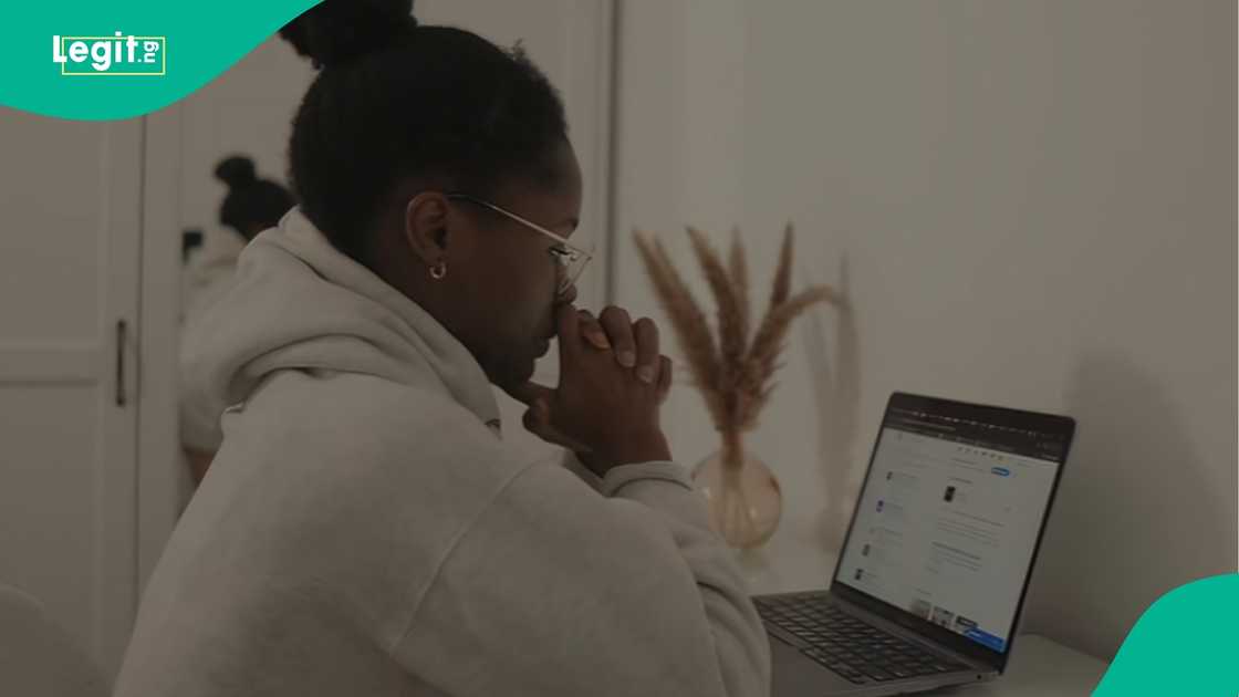 Nigerian lady in the UK returns home after 3 years with no job offer, says she applied for 3000 jobs. Nigerian lady in the UK returns home after 3 years with no job offer, says she applied for 3000 jobs.