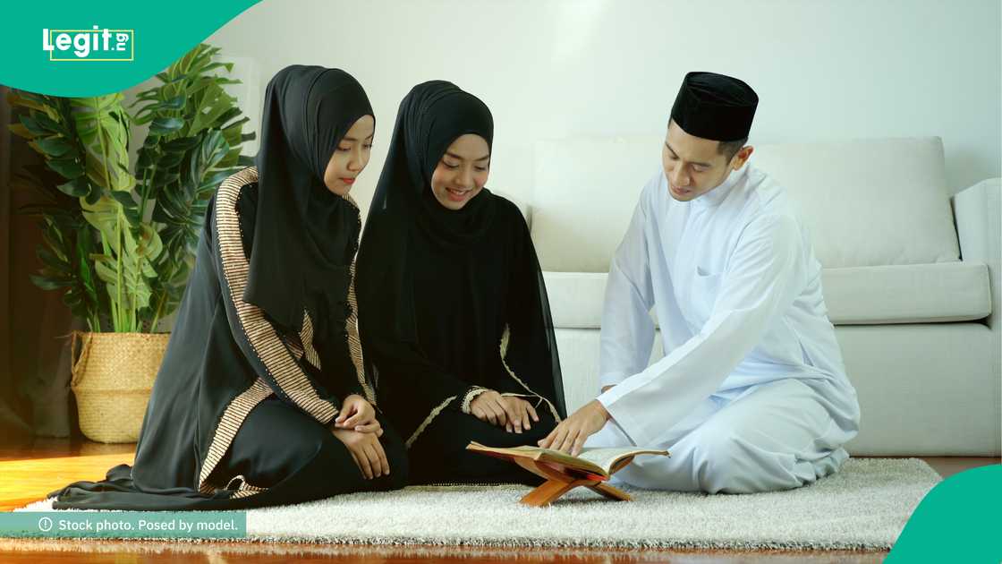 Akwai jerin abubuwa 7 da ke lalata azumin watan Ramadan. Akwai jerin abubuwa 7 da ke lalata azumin watan Ramadan.