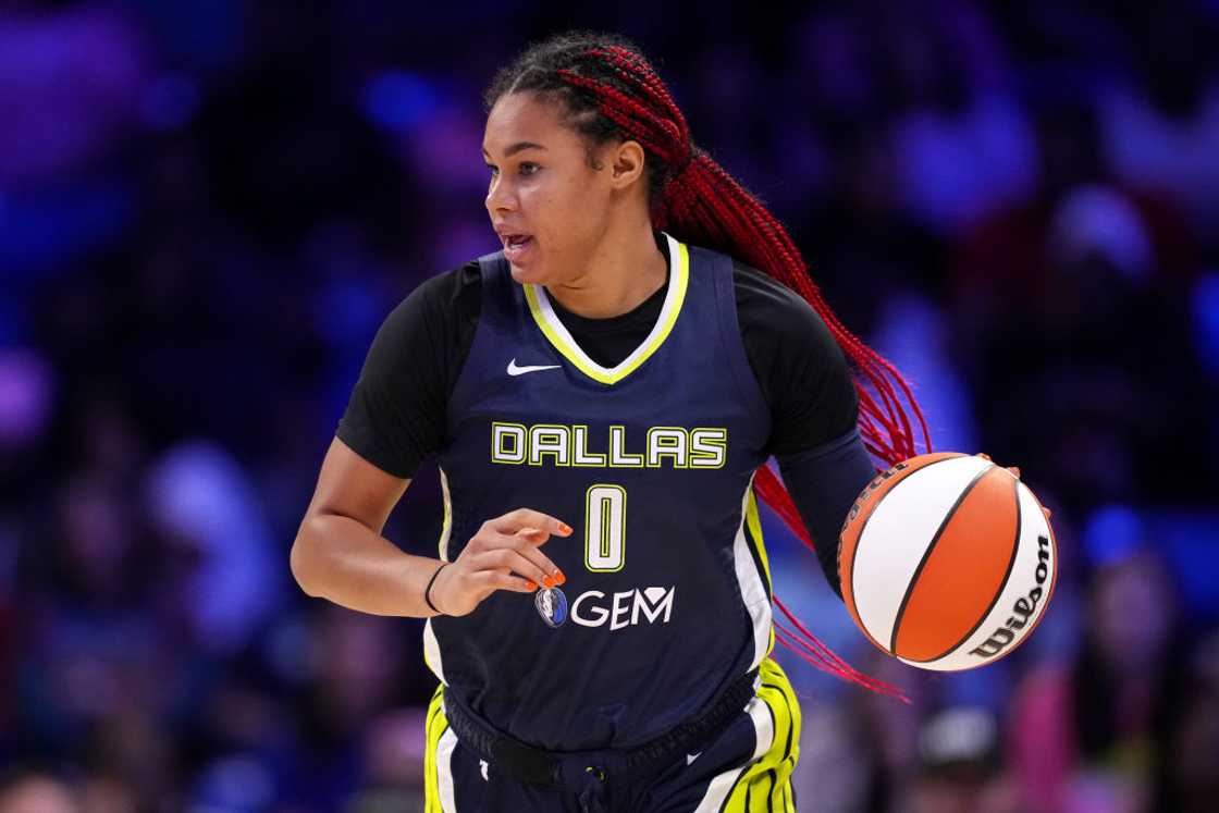 Satou Sabally with a ball during the second half against the New York Liberty