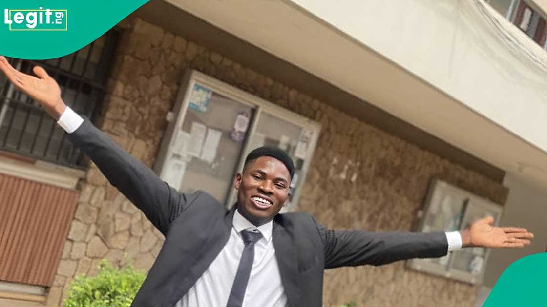 A UI graduate shares how he bagged first class in Economics A UI graduate shares how he bagged first class in Economics