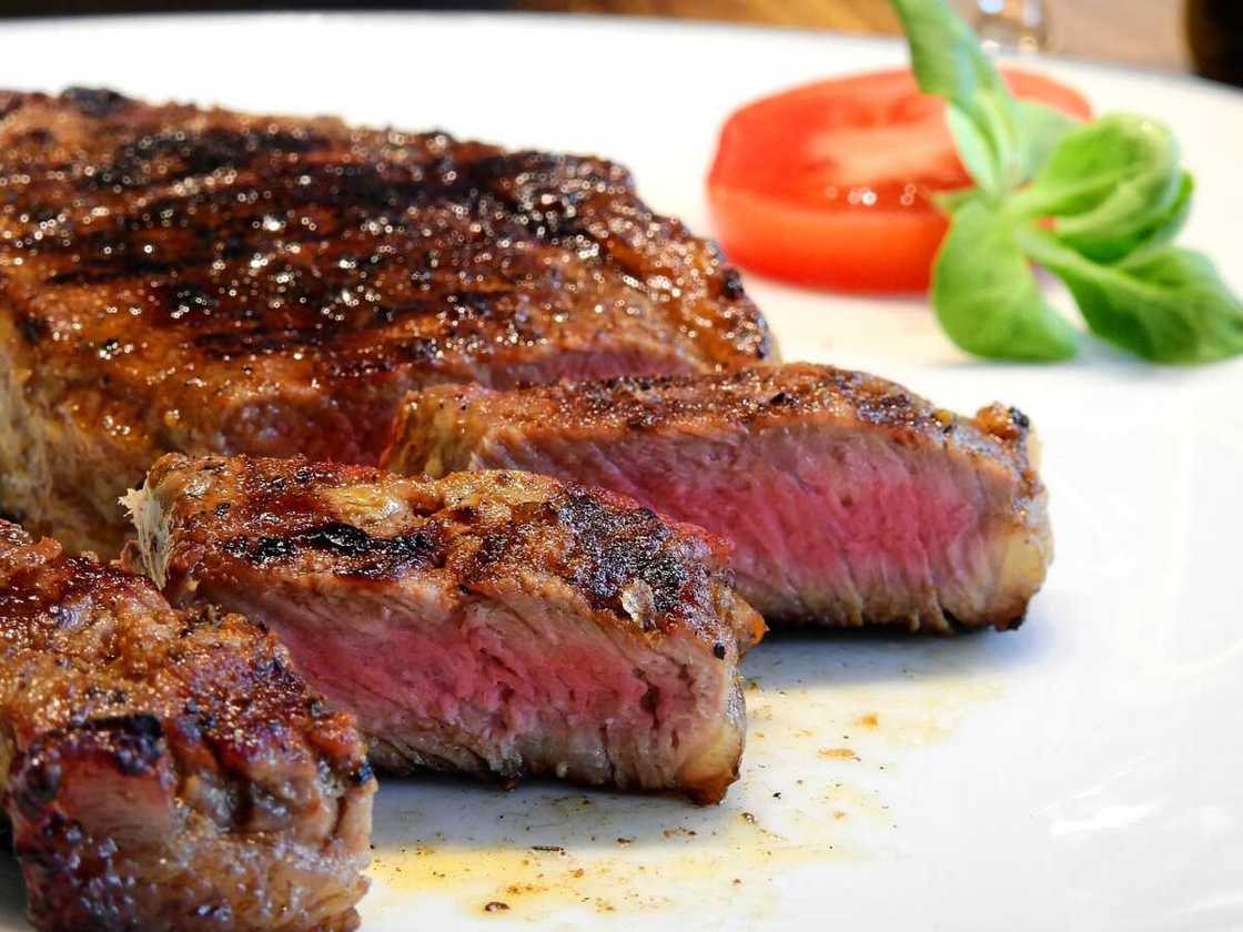 Brisket bone or biscuit bone? Definition and pronunciation Brisket bone or biscuit bone? Definition and pronunciation