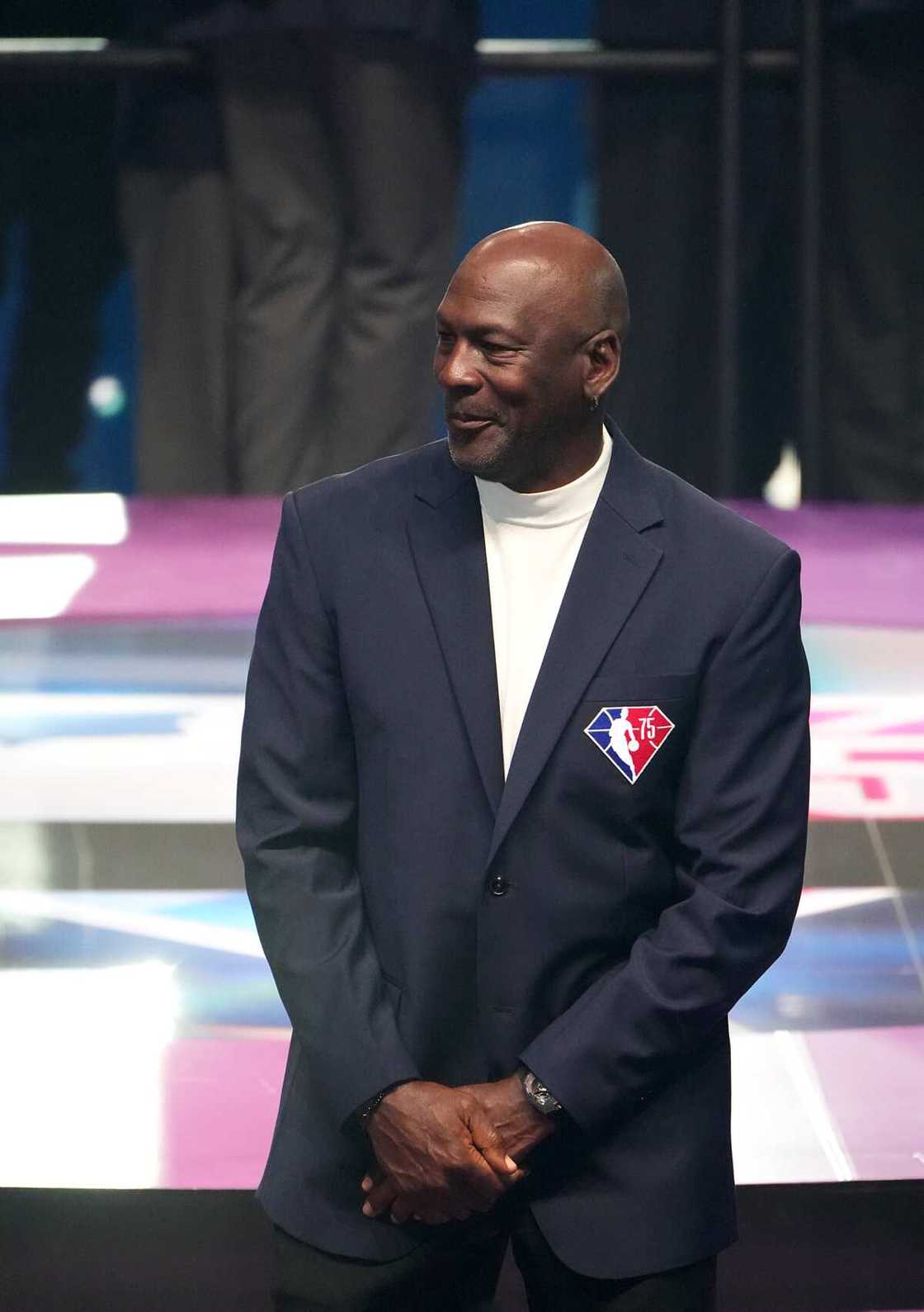 How much does Michael Jordan make a year? How much does Michael Jordan make a year?