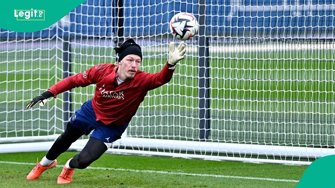 Paris Saint-Germain, Matvey Safonov, UEFA, Champions League, Arsenal, Football.