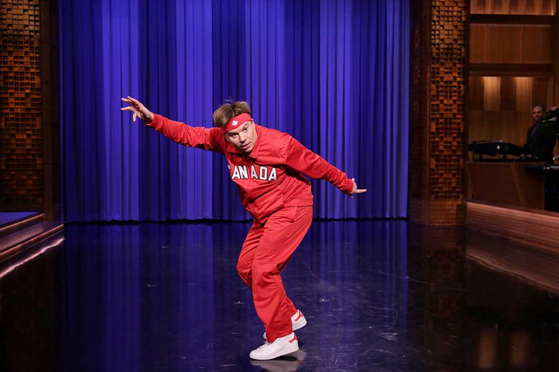 Mike Myers plays a dice dance-off on stage