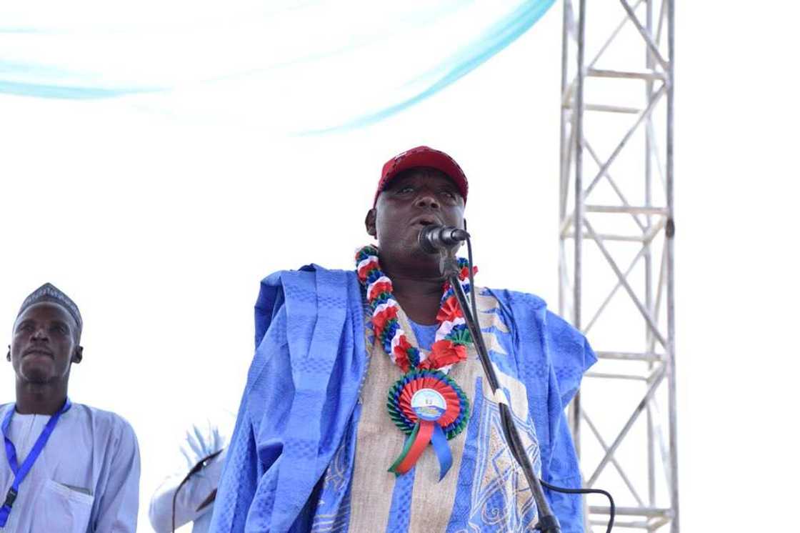 Mataimakin shugaban jam’iyyar APC ya fada hannun barayin mutane a Kaduna Mataimakin shugaban jam’iyyar APC ya fada hannun barayin mutane a Kaduna