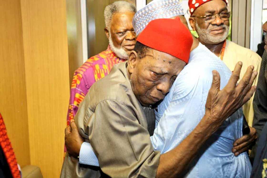 Ben Nwabueze tare da Atiku Abubakar Ben Nwabueze tare da Atiku Abubakar