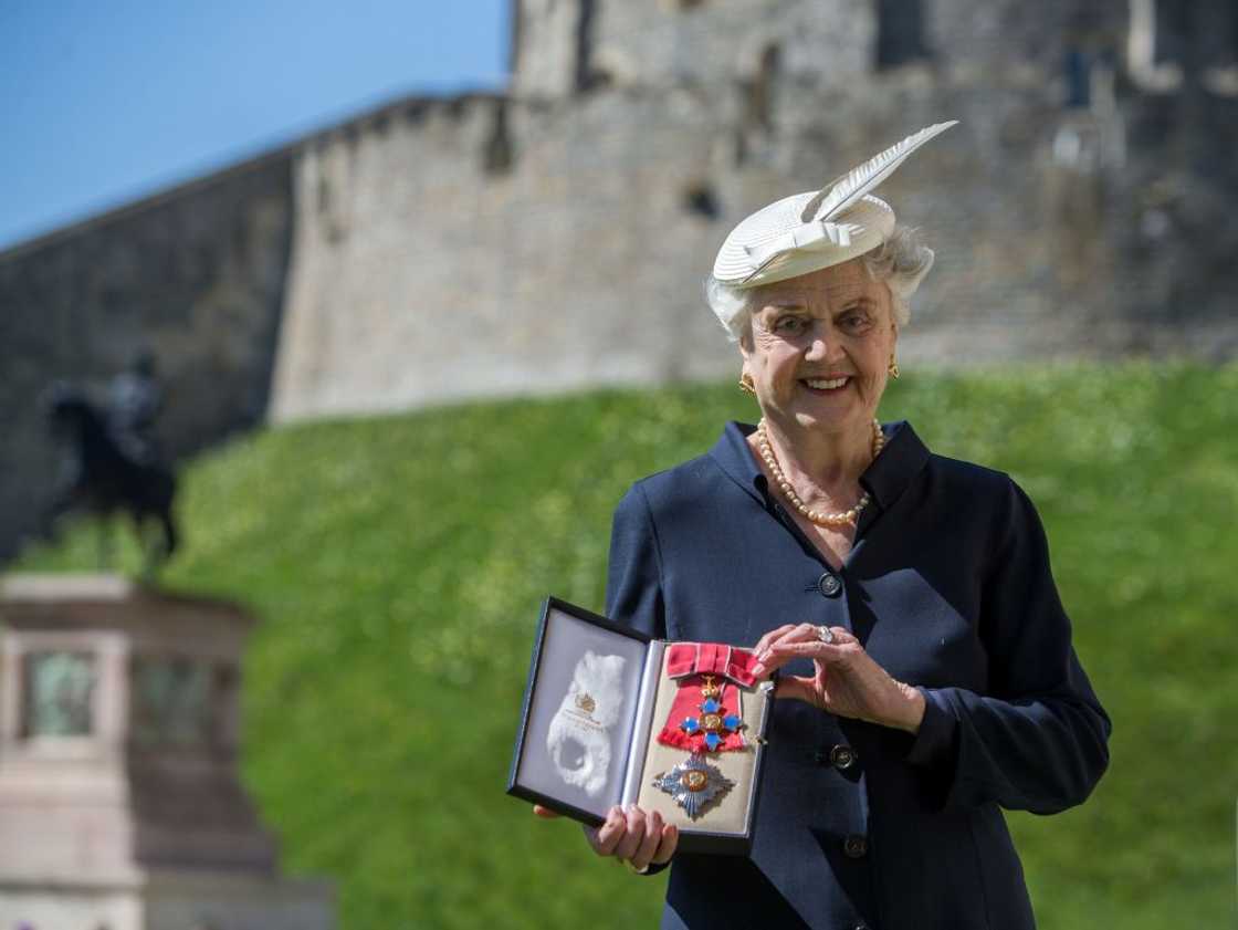 Angela Lansbury poses with her Dame Commander (DBE) medal Angela Lansbury poses with her Dame Commander (DBE) medal