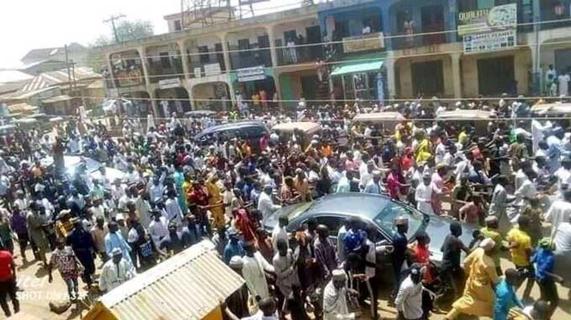 Dalilin da yasa muka yi sallar Juma'a duk da dokar gwamnati - Sheikh Jingir Dalilin da yasa muka yi sallar Juma'a duk da dokar gwamnati - Sheikh Jingir