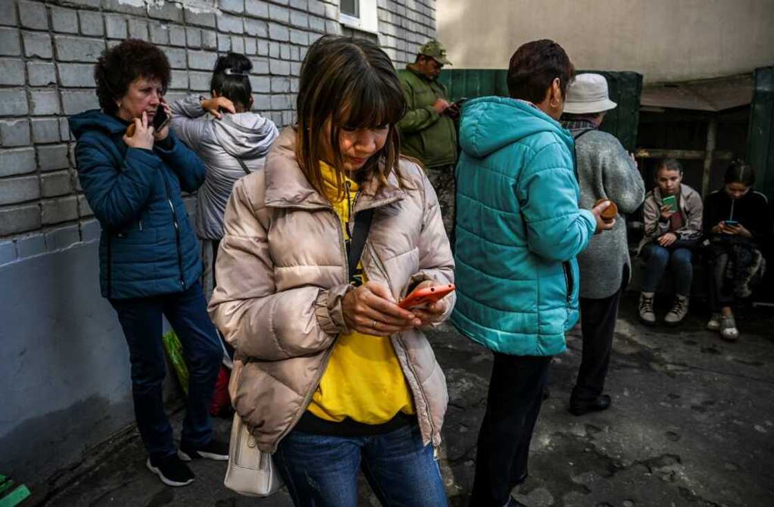 Thanks to a power generator provided by the army residents can now reconnect to the internet for 15 minutes Thanks to a power generator provided by the army residents can now reconnect to the internet for 15 minutes