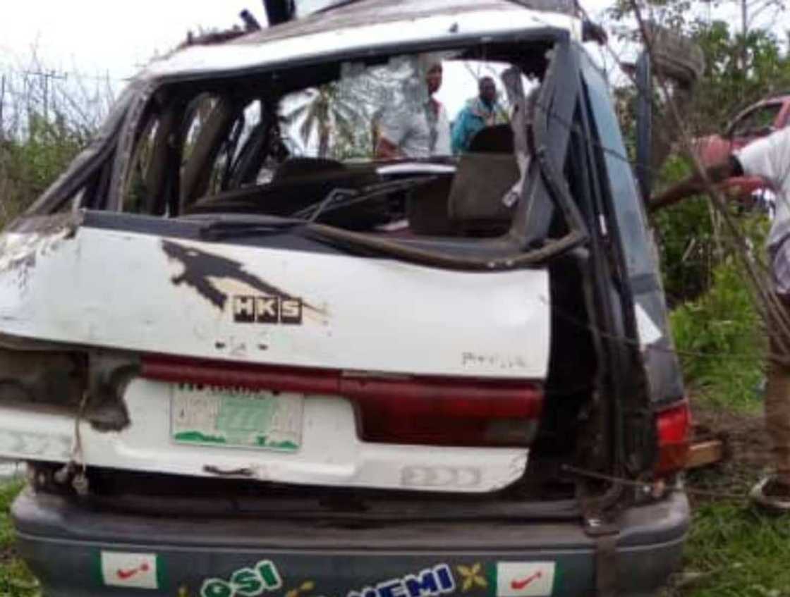 Rayuka 12 sun salwanta a mummunan hatsari da ya auku a babbar hanyar Kaduna zuwa Abuja Rayuka 12 sun salwanta a mummunan hatsari da ya auku a babbar hanyar Kaduna zuwa Abuja