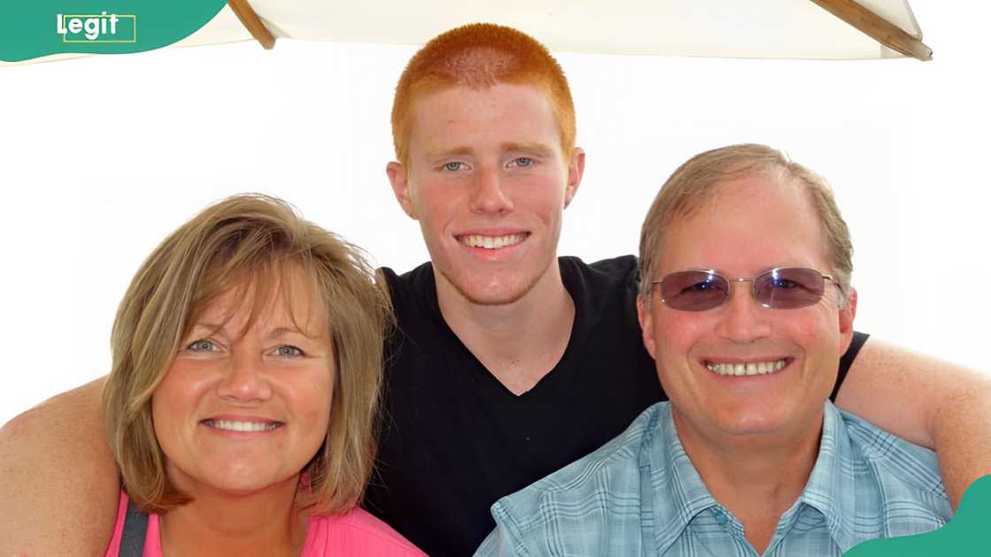 Bryce Laspisa with his parents Bryce Laspisa with his parents