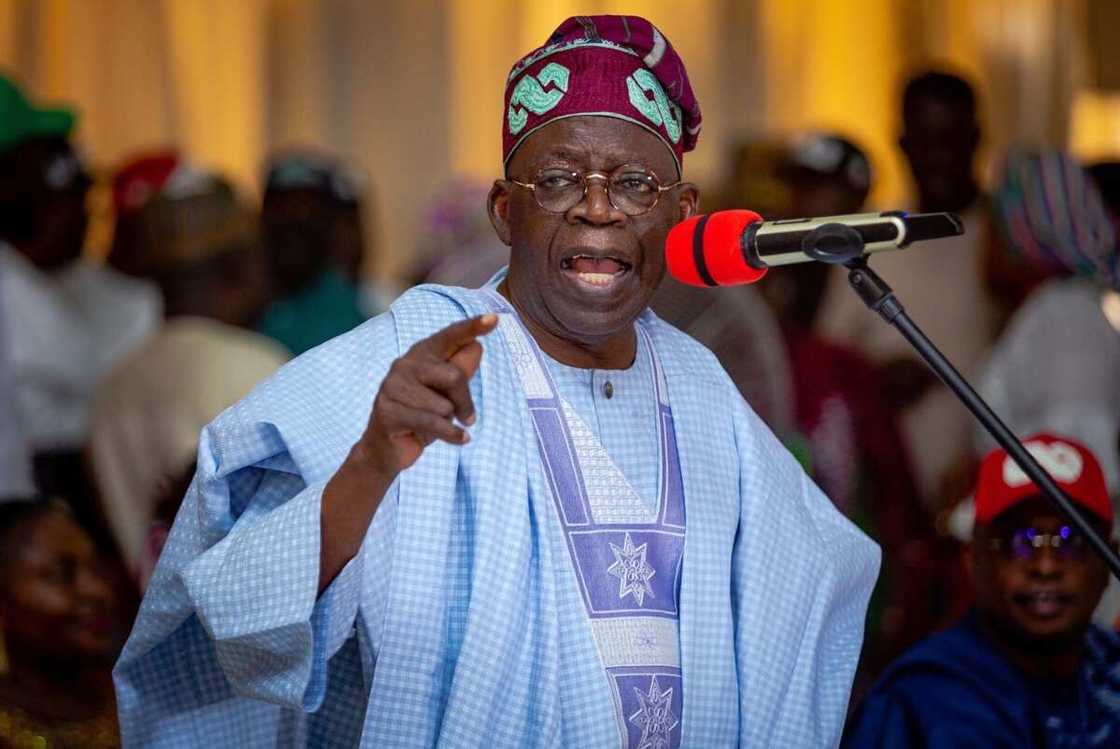 Tinubu ya jawo cece-kuce a shafin sada zumunta Tinubu ya jawo cece-kuce a shafin sada zumunta