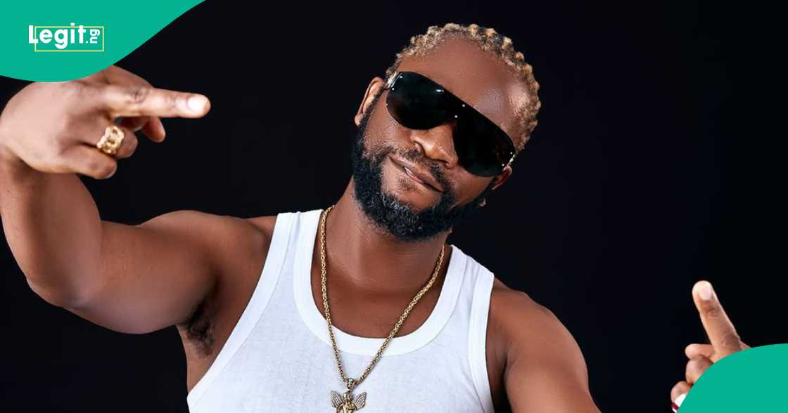 Burna Boy gifts Portable N20 Million for defeating Speed Darlington. Burna Boy gifts Portable N20 Million for defeating Speed Darlington.