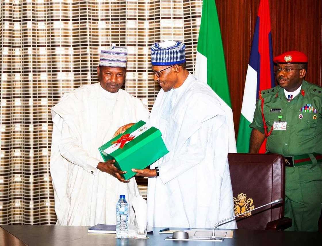 Idan ba za ku yabawa gwamnatin APC ba, to bai kamata ku zage ta ba - Malami