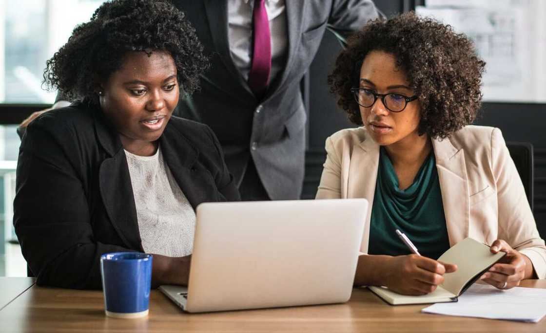 Women analyzing reasons for job change