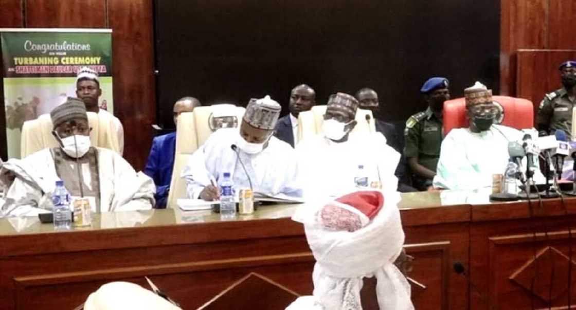 Gwamnonin APC sun gwangwaje 'yan kasuwar da gobara ta shafa da N50m a Zamfara Gwamnonin APC sun gwangwaje 'yan kasuwar da gobara ta shafa da N50m a Zamfara