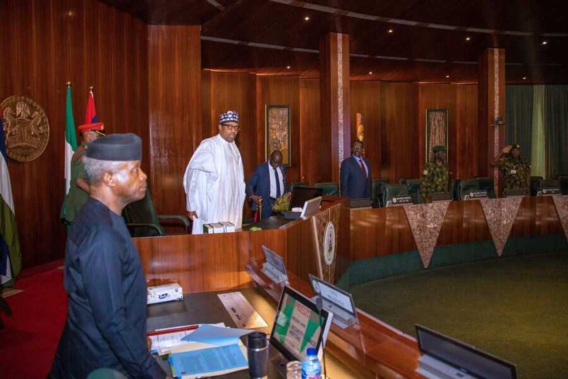 Buhari na jagorantar taron gaggawa Buhari na jagorantar taron gaggawa