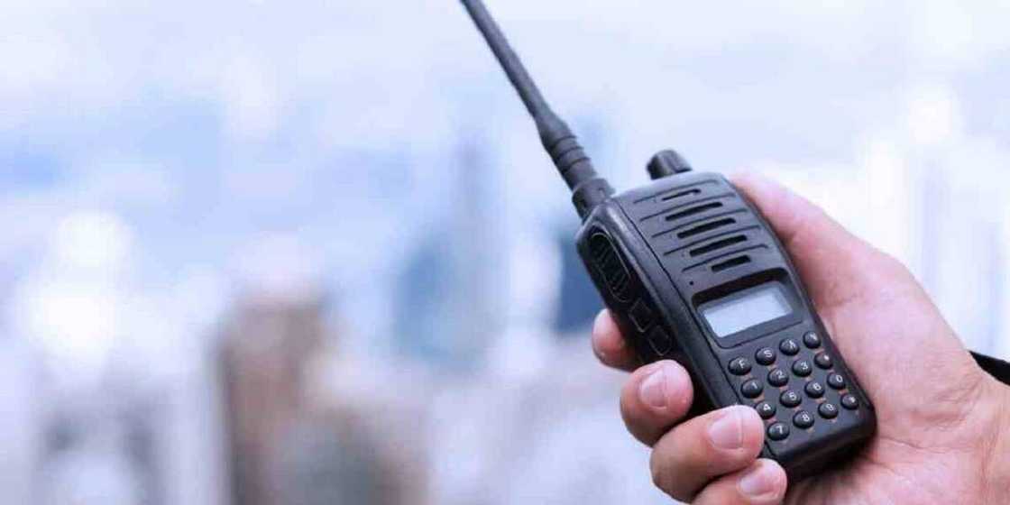 'Yan bindiga a Katsina sun koma sadarwa tsakaninsu da waya mai amfani da mitar rediyo ta Walkie Talkie 'Yan bindiga a Katsina sun koma sadarwa tsakaninsu da waya mai amfani da mitar rediyo ta Walkie Talkie