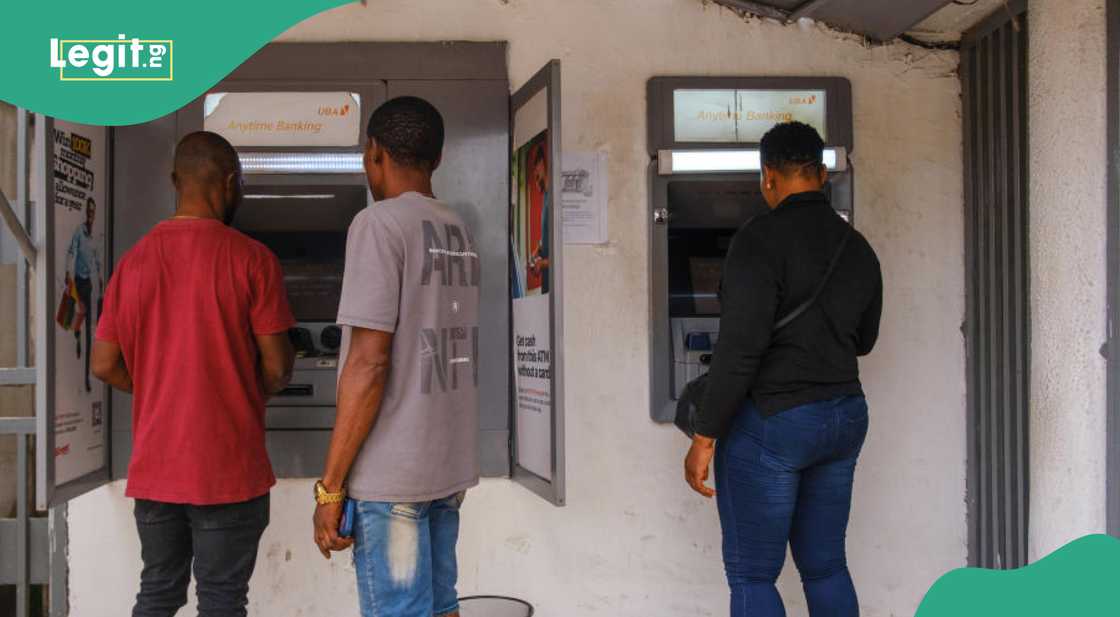Nigerians increase deposits in banks Nigerians increase deposits in banks