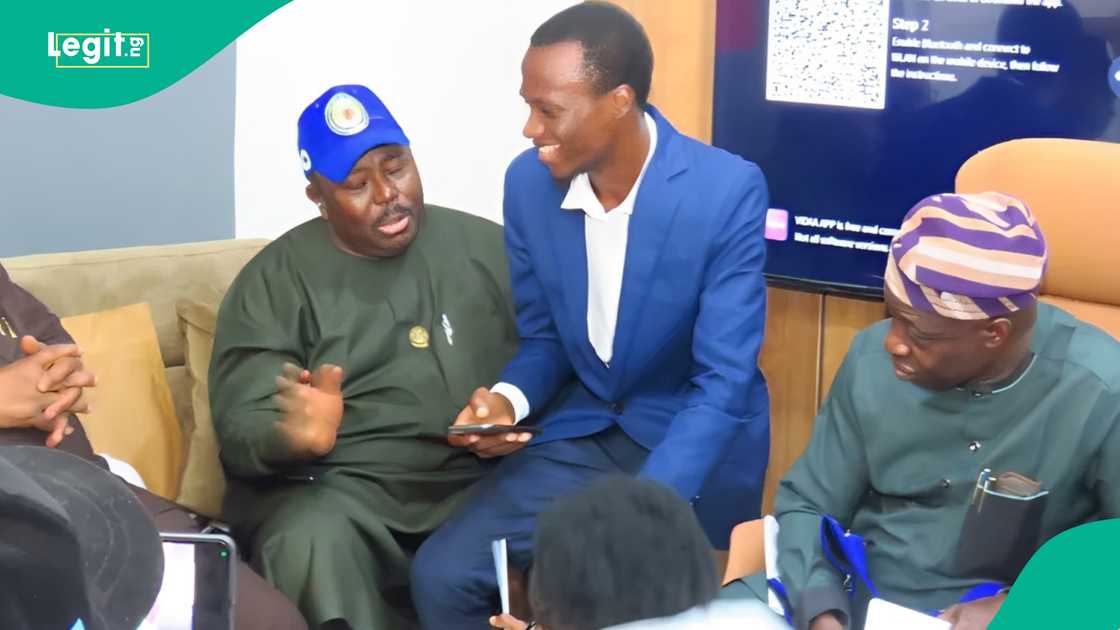 "Spontaneous and fatherly gesture": Alli's lap moment sparks viral debate "Spontaneous and fatherly gesture": Alli's lap moment sparks viral debate