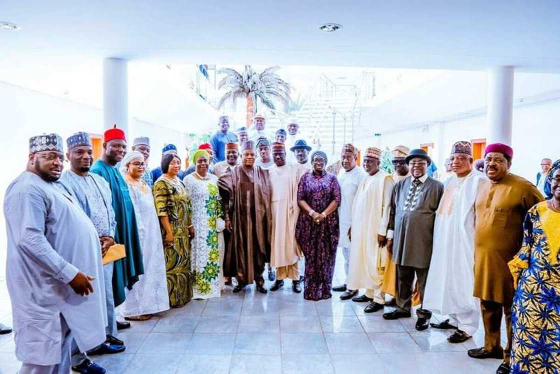 Shettima ya gana da tsofaffin sanatoci Shettima ya gana da tsofaffin sanatoci