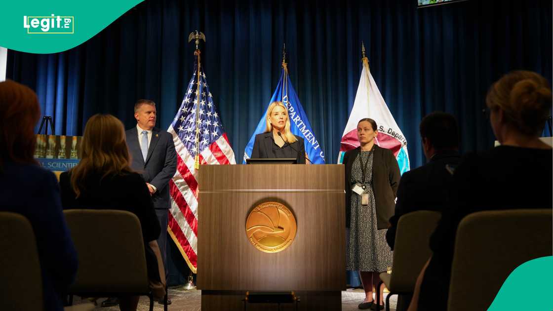 Ma'aikatar shari'a ta yanke wa wasu 'yan Najeriya hukunci kan laifuffukan damfara. Ma'aikatar shari'a ta yanke wa wasu 'yan Najeriya hukunci kan laifuffukan damfara.